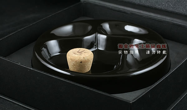 英国皇冠ROYAL CROWN骨瓷烟斗烟灰缸T700-4