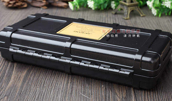 ����JIFENGѩ�ѱ�ʪ�� ��Я����3֧װ �ܷ��ˮJF-083-5